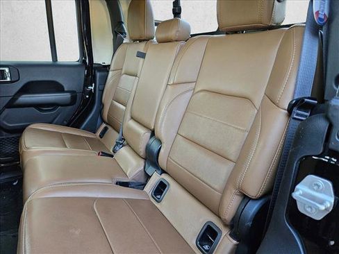 Used 2020 Jeep Gladiator Overland AWD/4WD image 16