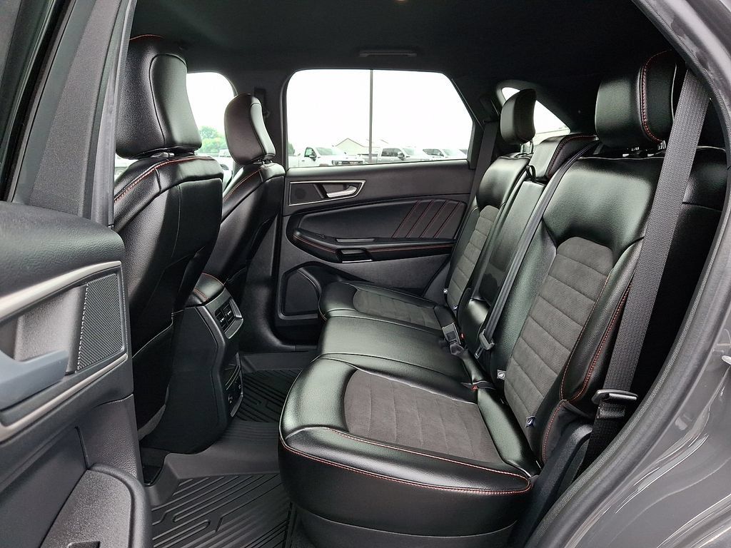 Used 2021 Ford Edge ST-Line AWD/4WD image 10