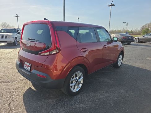 Used 2022 Kia Soul LX w/ Technology Package image 6