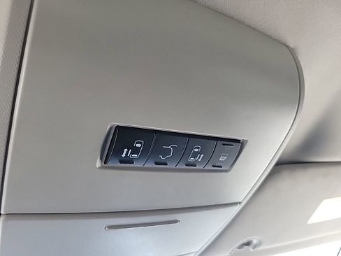 Used 2016 Dodge Grand Caravan SXT image 32