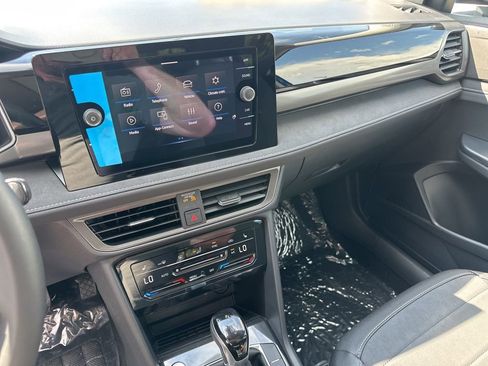 New 2025 Volkswagen Taos SE image 16