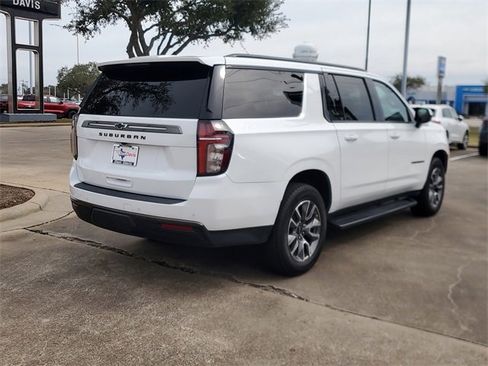 Used 2022 Chevrolet Suburban Z71 image 3