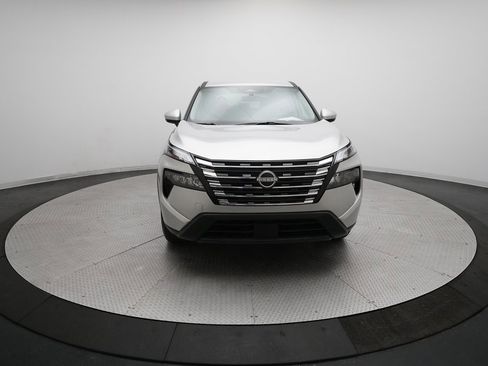 Certified 2025 Nissan Rogue SV image 11