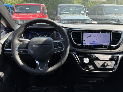 New 2027 Chrysler Pacifica Select w/ Family Tech Group AWD/4WD image 20
