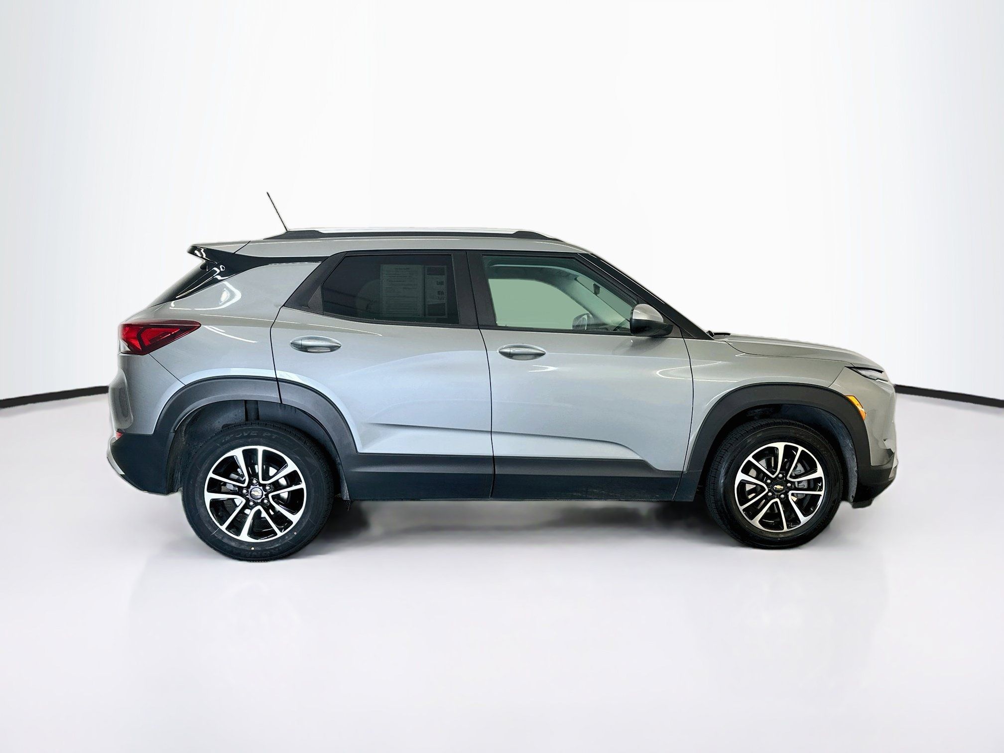 Used 2025 Chevrolet TrailBlazer LT AWD/4WD image 10