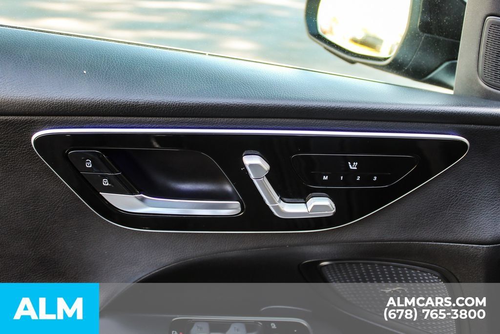 Used 2025 Mercedes-Benz C 300 Sedan image 38