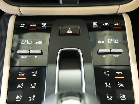 Certified 2025 Porsche Macan image 21