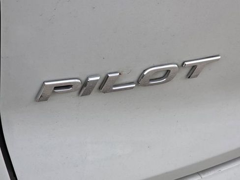 Used 2021 Honda Pilot Touring image 16