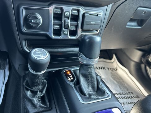 Used 2020 Jeep Wrangler Unlimited Sahara AWD/4WD image 16