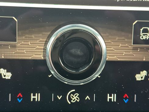 Used 2025 GMC Sierra EV Denali image 30