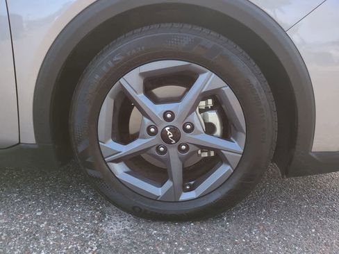 Used 2025 Kia K4 FWD image 11