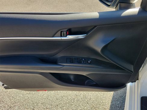 Used 2023 Toyota Camry SE image 13