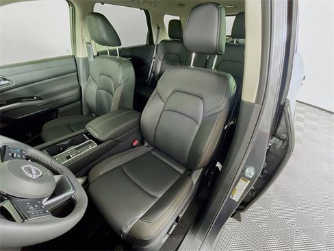 New 2025 Nissan Pathfinder SL image 14