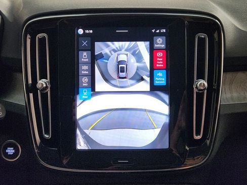 Certified 2026 Volvo XC40 B5 Plus AWD/4WD image 18