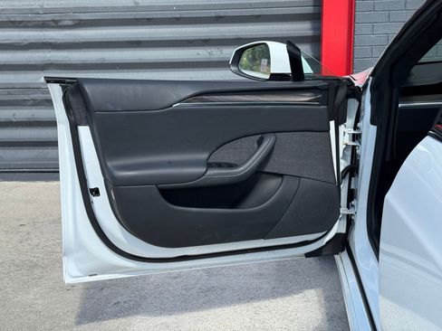 Used 2022 Tesla Model S AWD/4WD image 11