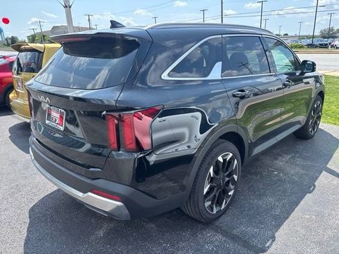 Certified 2025 Kia Sorento EX FWD image 9