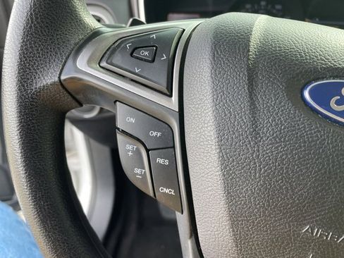 Used 2017 Ford Fusion SE w/ Fusion SE Technology Package image 28