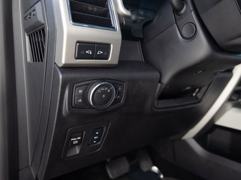 Used 2018 Ford F150 Lariat w/ Equipment Group 502A Luxury AWD/4WD image 18