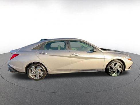 Used 2025 Hyundai Elantra SEL image 16