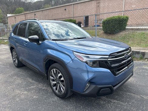 Used 2025 Subaru Forester Touring image 12