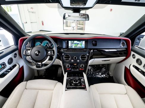 Used 2021 Rolls-Royce Cullinan Black Badge image 68