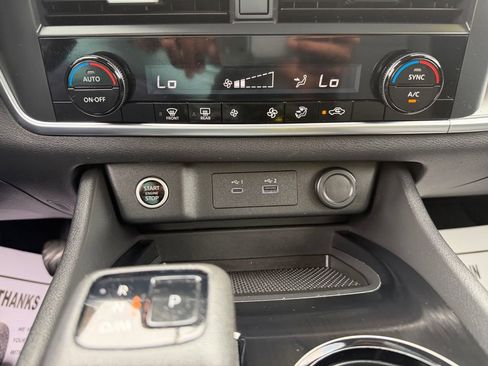 Used 2023 Nissan Rogue SV AWD/4WD image 17