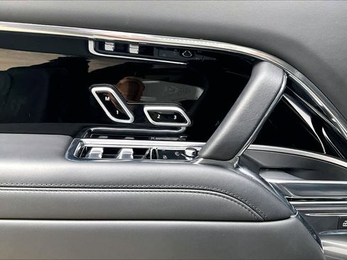 Used 2023 Land Rover Range Rover SE image 33