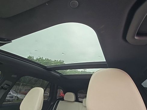 Used 2023 Mercedes-Benz GLC 300 4MATIC image 24