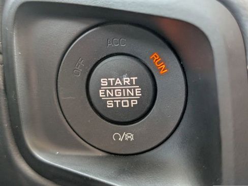 Used 2025 Jeep Wrangler Unlimited Sahara image 25