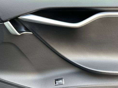 Used 2013 Tesla Model S Performance image 18