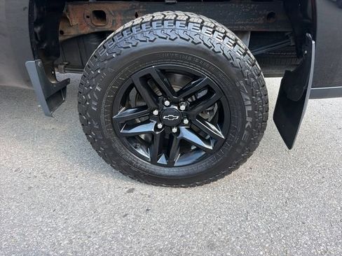 Used 2021 Chevrolet Silverado 1500 Custom Trail Boss AWD/4WD image 30