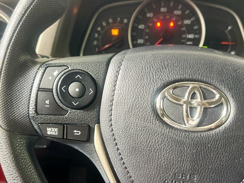 Used 2015 Toyota RAV4 XLE FWD image 17