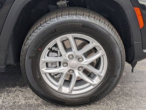 New 2025 Jeep Grand Cherokee L Laredo image 9