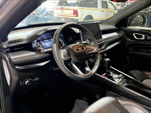 Used 2024 Jeep Compass Latitude w/ Altitude Special Edition image 10