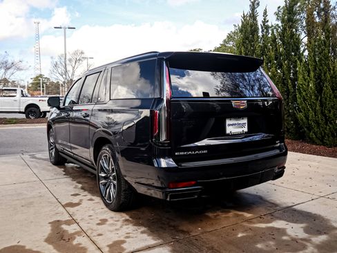 Used 2023 Cadillac Escalade ESV Sport w/ Touring Package image 8