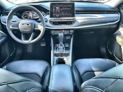 Used 2022 Jeep Compass Latitude image 10