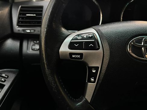 Used 2012 Toyota Highlander SE w/ Tow Pkg AWD/4WD image 16