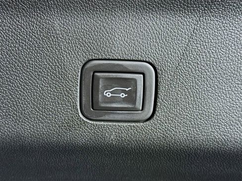 Used 2024 Chevrolet Tahoe Z71 w/ Z71 Off-Road Package AWD/4WD image 32