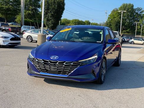 Used 2023 Hyundai Elantra Limited w/ Cargo Package FWD image 3