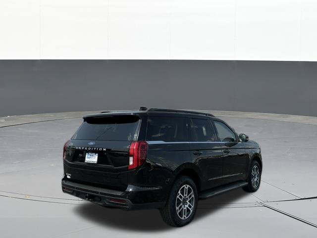 Used 2025 Ford Expedition Active AWD/4WD image 3
