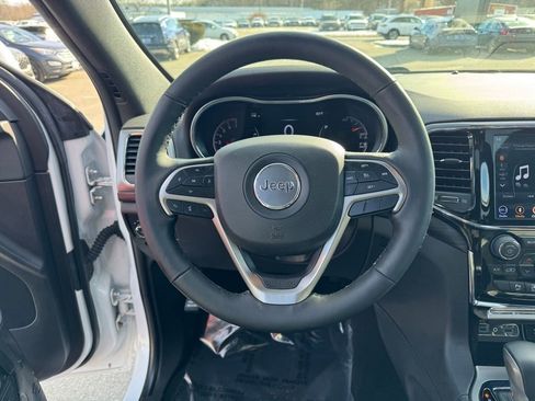 Used 2019 Jeep Grand Cherokee Altitude image 12
