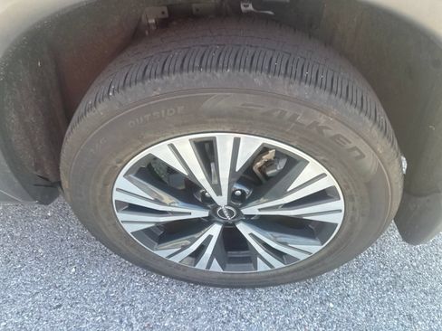 Used 2023 Nissan Rogue SV FWD image 9