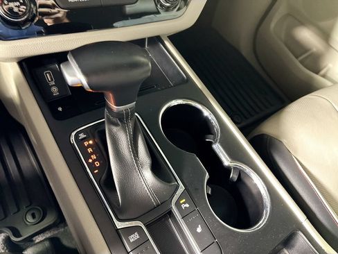 Used 2020 Kia Sedona EX FWD image 17