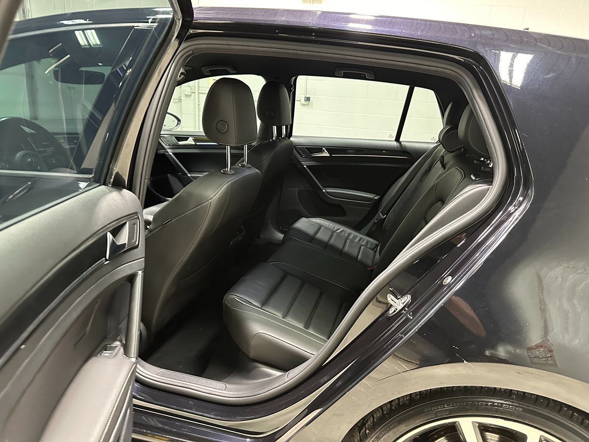 Used 2018 Volkswagen Golf 4-Door AWD/4WD image 19