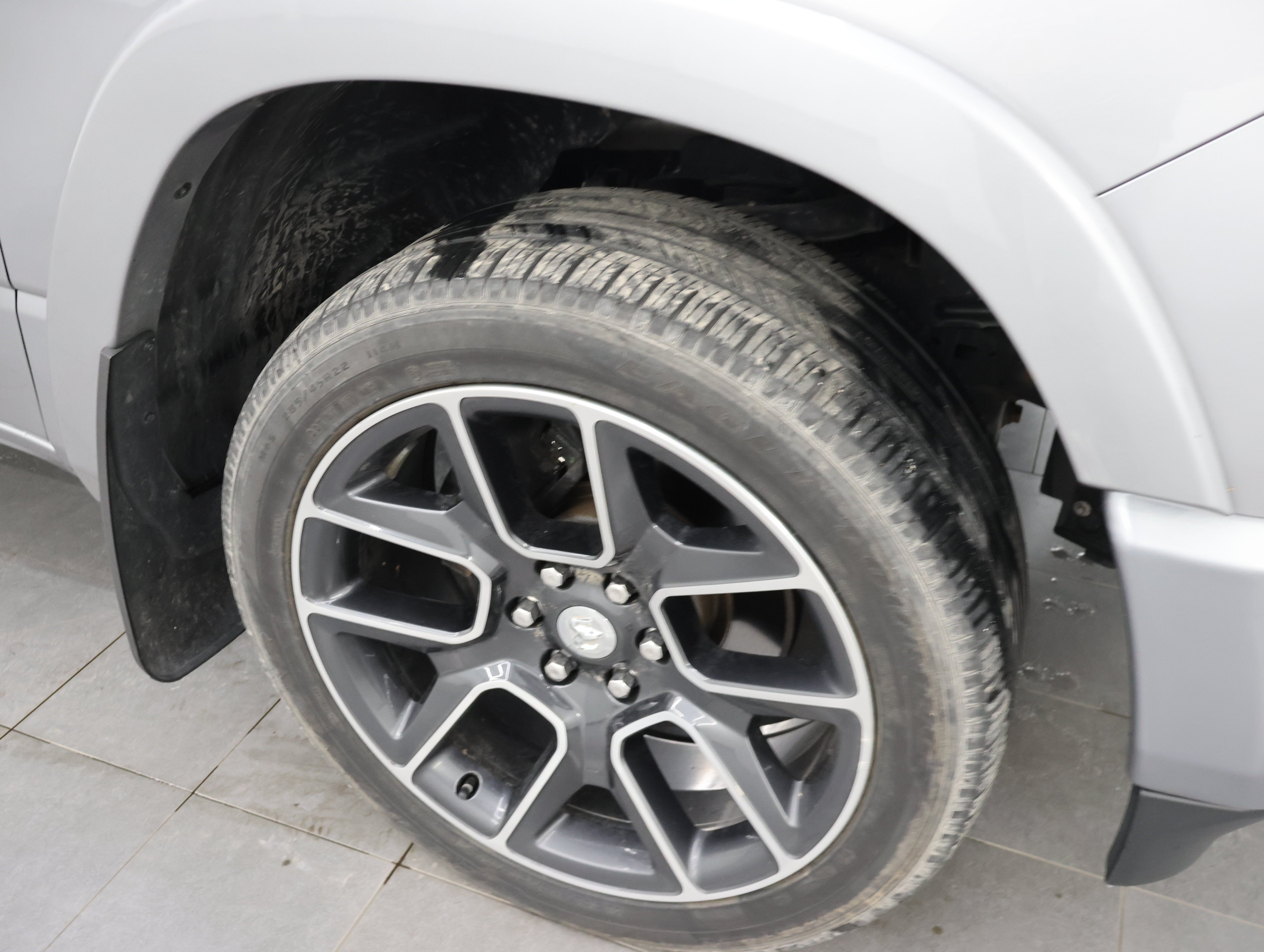 Used 2020 RAM 1500 Laramie AWD/4WD image 3