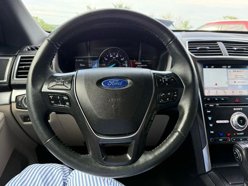 Used 2018 Ford Explorer Limited w/ Equipment Group 301A AWD/4WD image 25