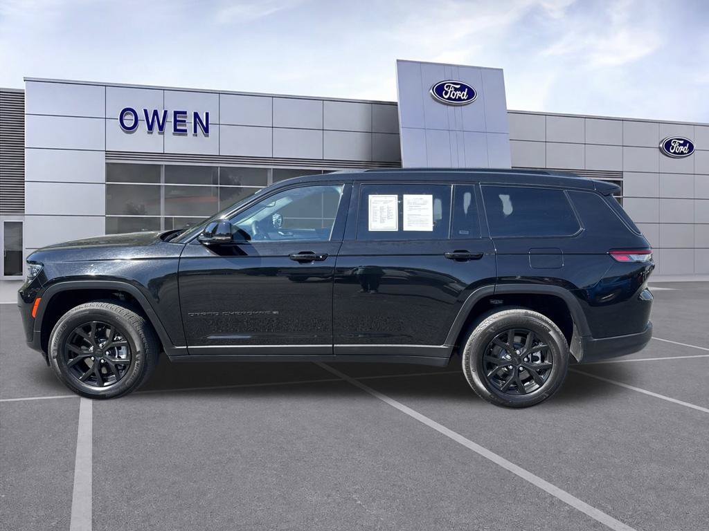 Used 2024 Jeep Grand Cherokee L Laredo AWD/4WD image 2