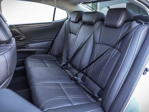 Certified 2025 Lexus ES 300h w/ Luxury Package FWD image 18