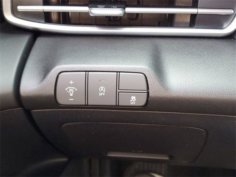 Used 2024 Hyundai Elantra SE image 22