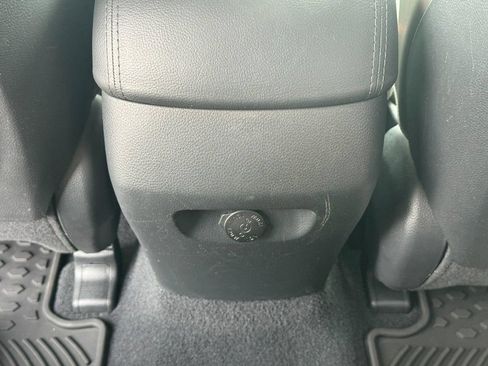 Used 2014 Hyundai Santa Fe GLS w/ Premium Package 05 FWD image 14